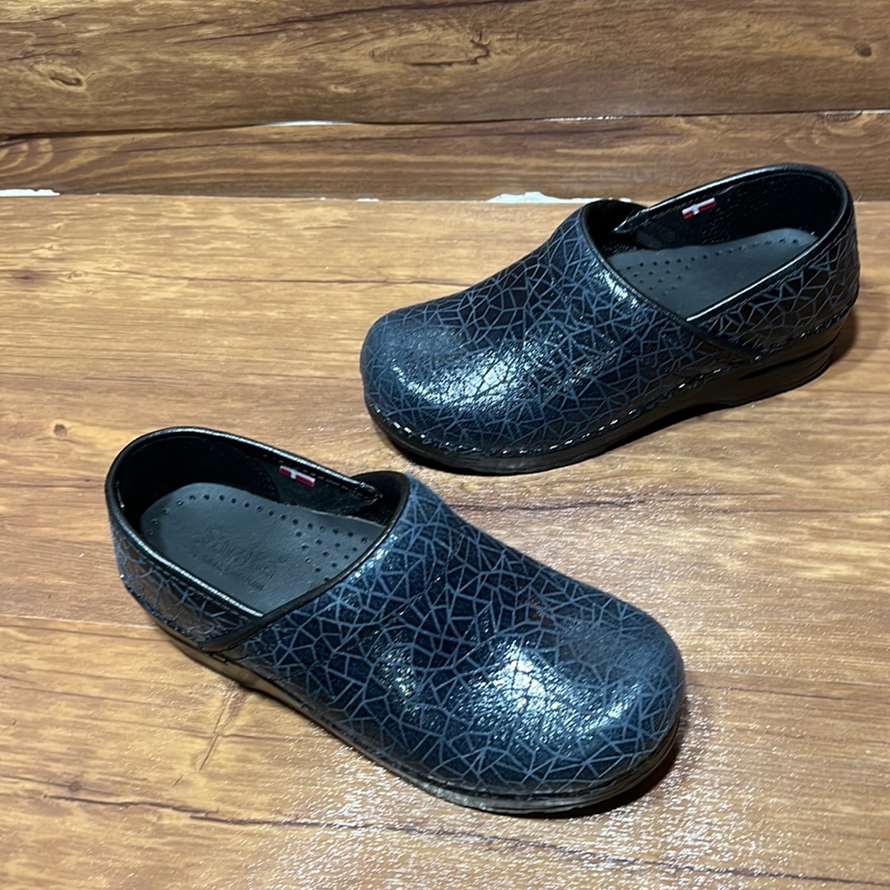 SANITA Women's Professional Clogs size US 6 or EU 37